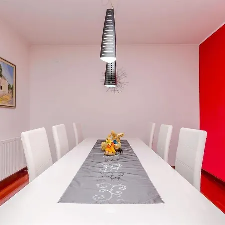 דירה With Parking Space Slatine, Ciovo - 24692 סלאטינה